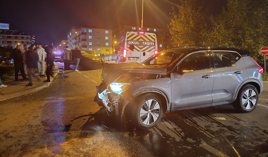 Çerkezköy’de Bir Minibüs Ile Iki Otomobil Çarpıştı1