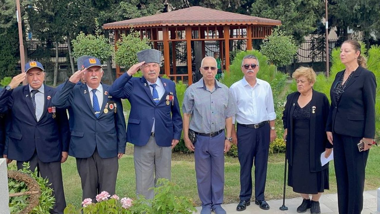 Şehit Pilot Yüzbaşı Cengiz Topel mezarı başında anıldı