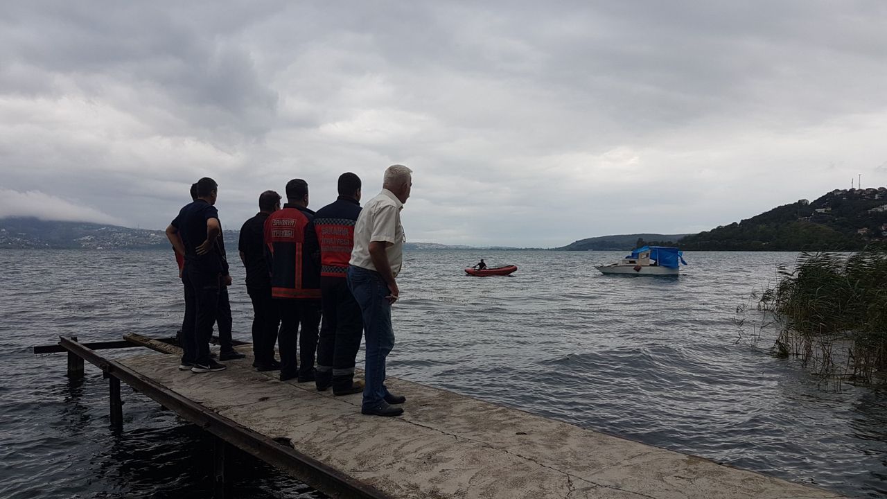 Rüzgarda sürüklenen teknedeki 3 kişi kurtarıldı