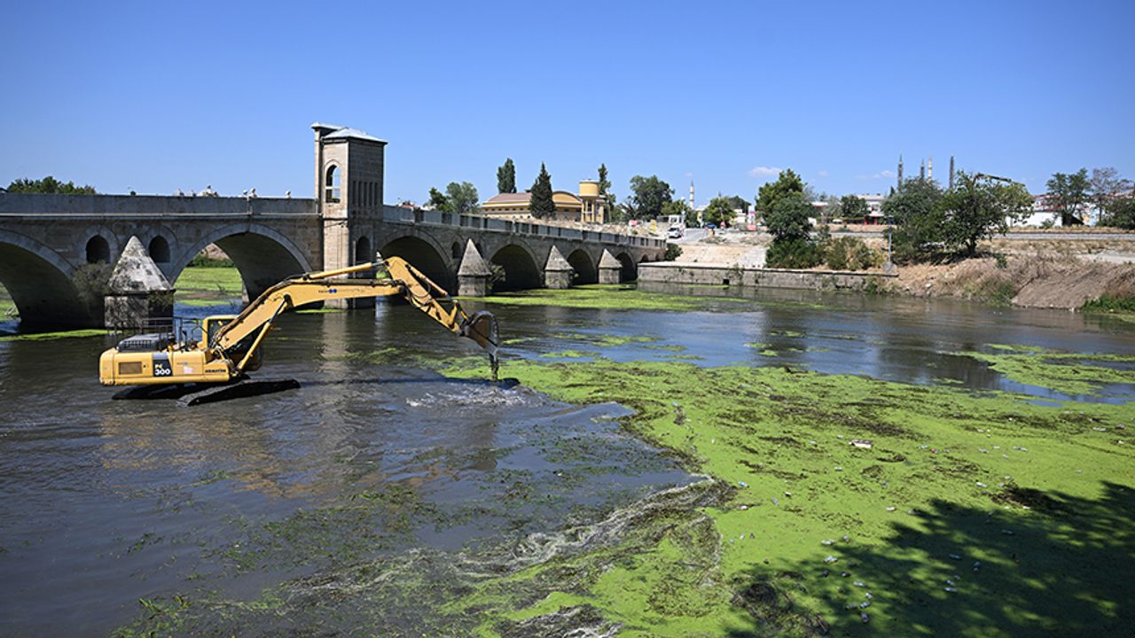 Tunca Nehri temizleniyor