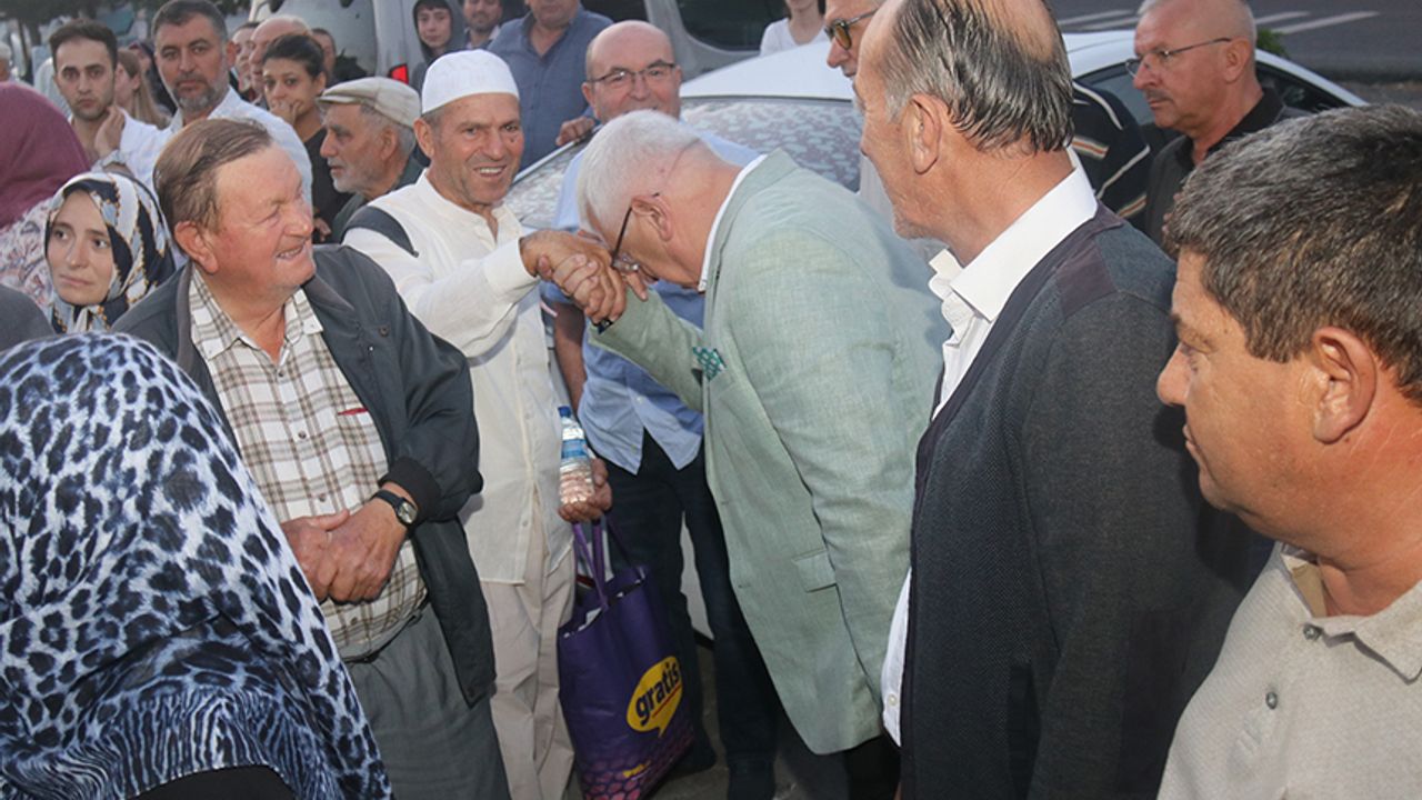 Başkan Yüksel, Umre'ye giden vatandaşları uğurladı