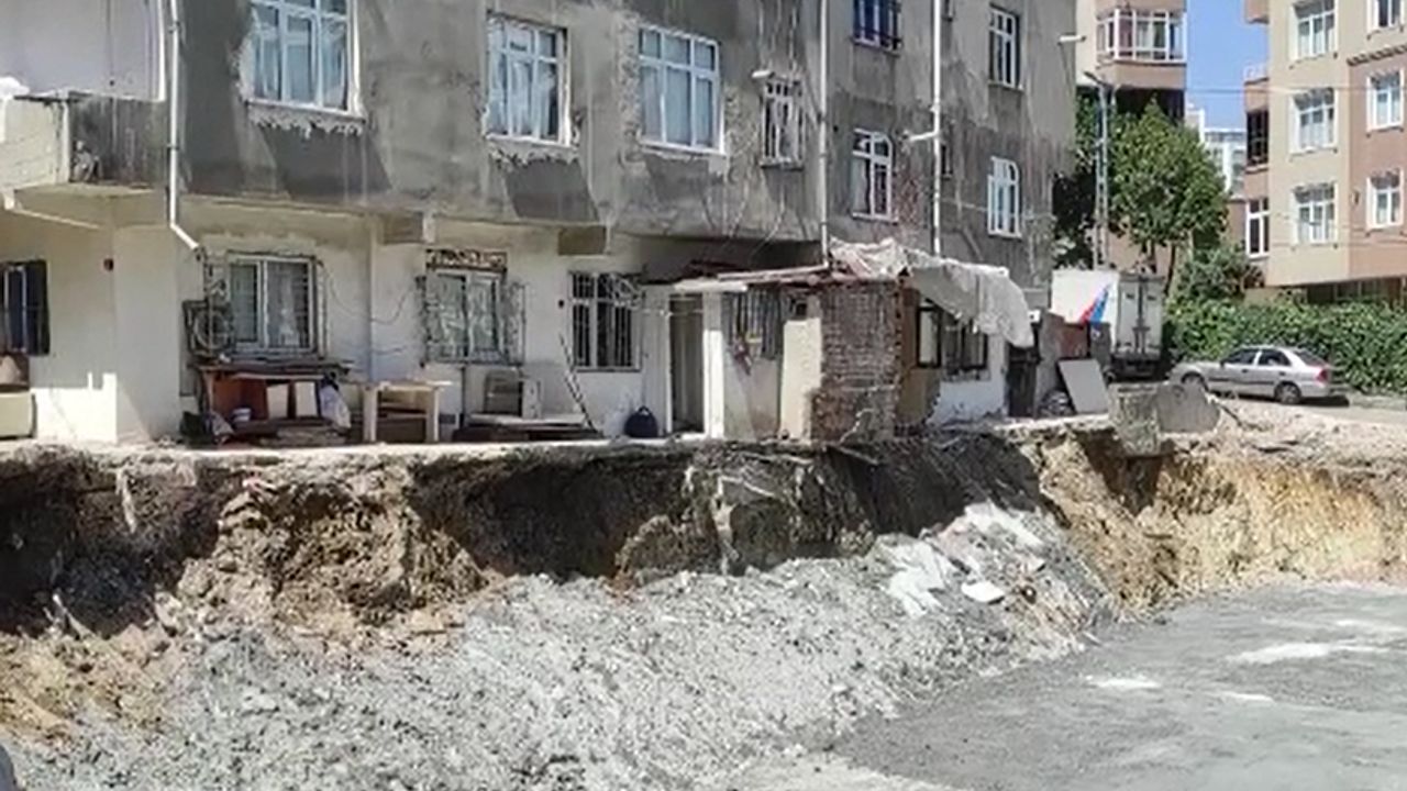 İstinat duvarı çökünce 2 bina boşaltıldı