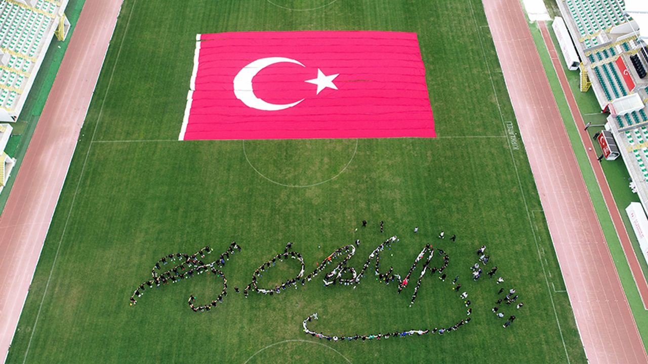 Lise öğrencilerinden ''Atatürk imzası''