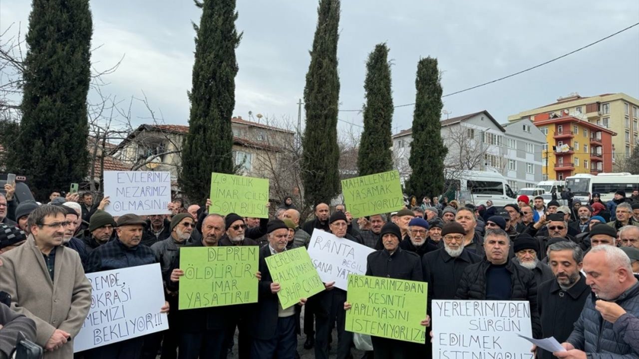 Ataşehir'de mahalle sakinleri eylem yaptı