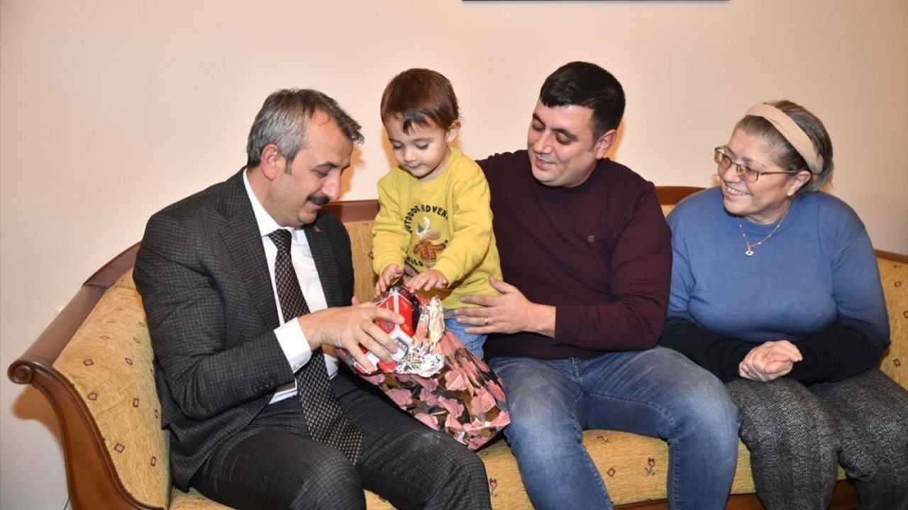 Vali Sezer, şehit polis memuru Gökmen Şimşek'in ailesini ziyaret etti