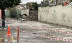 Kocaeli'de sağanak nedeniyle bir okulun istinat duvarı çöktü