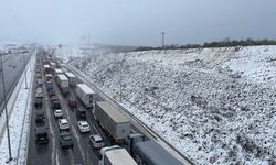 Kocaeli'deki kar yağışı ulaşımı aksattı