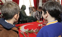 Öğrencilerden Atatürk Odası'na ziyaret