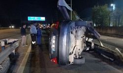 Otomobil bariyere çarptı: 2 kişi yaralandı