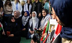 Sümeyye Erdoğan Bayraktar, oturma eylemine katıldı