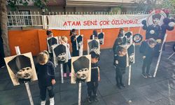 Antalya'da minik kalpler Atatürk'ü andı