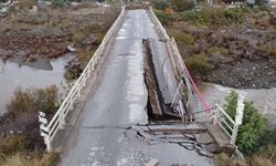 Balıkesir'de şiddetli yağıştan dolayı bir köprü çöktü