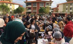 Edremit'te öğrenciler yerli malı pazarı kurdu