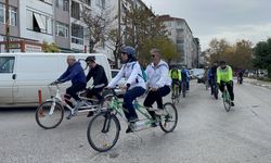 Görme engellilere kılavuzlu bisiklet turu