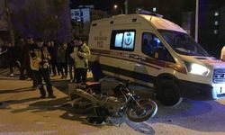 Kamyonet çarpışan motosikletin sürücüsü yaralandı