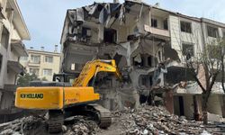 Kentsel dönüşüm için boşaltılan 5 binanın yıkımına başlandı