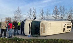 Otomobil ile yolcu minibüsü çarpıştı, 15 kişi yaralandı