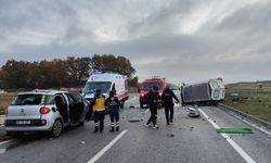 Panelvan ile otomobil çarpıştı: 1 ölü 2 yaralı