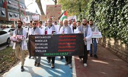 Sakarya'da doktorlar Filistin için "sessiz yürüyüş" gerçekleştirildi