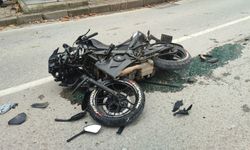 Taksiyle çarpışan motosikletteki 2 kişi yaralandı