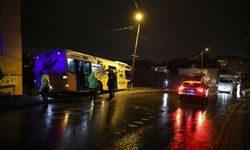 İETT'ye özel halk otobüsü park halindeki araçlara çarptı