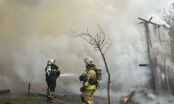 2 katlı ev alev alev yandı