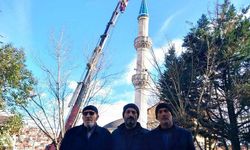 Elmalık Camii’nin minare külahı yenilendi