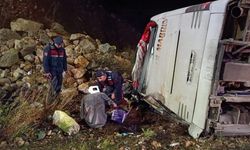 Yolcu otobüsü devrildi: 9 ölü, 30 yaralı