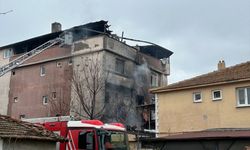 Silivri'de 3 katlı binada yangın çıktı