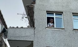 Balkonu çöken apartman tahliye ediliyor