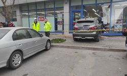 Cipin markete girdiği kazada 2 kişi yaralandı