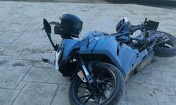 Tıra çarpan motosiklet sürücüsü yaralandı