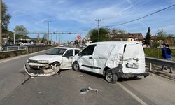 3 araçlı trafik kazasında 4 kişi yaralandı