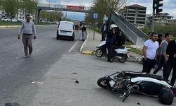 Kamyonun çarptığı motosiklet sürücüsü yaralandı