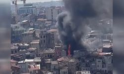 Beyoğlu'nda korkutan yangın söndürüldü
