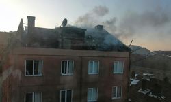 Apartmanın çatısında yangın çıktı