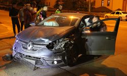 2 otomobilin çarpışması sonucu 5 kişi yaralandı