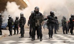 Fransa'da Olaylı 1 Mayıs: Gözaltılar ve Yaralanmalar