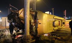 Midibüsle panelvan çarpıştı: 24 kişi yaralandı