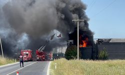 Boya fabrikası alev alev yandı