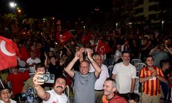 A Milli Futbol Takımı'nın galibiyeti Aydın'da coşkuyla kutlandı