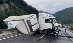 8 araçlı zincirleme trafik kazası gerçekleşti: 1 kişi hayatını kaybetti, 6 kişi yaralandı