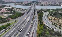 Asfalt çalışması Haliç Köprüsü'nde trafik yoğunluğu oluşturdu