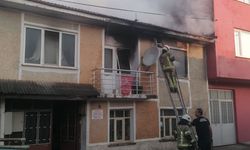 Evde çıkan yangın hasara neden oldu