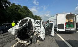 Hafif ticari araç ile minibüs çarpıştı: 3 kişi öldü, 3 kişi yaralandı