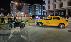 Ticari taksi ile motosiklet çarpıştı: 1 yaralı