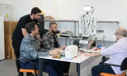 Yapay zeka destekli insansı robot: Moria