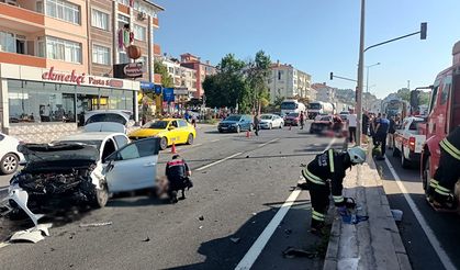 İki otomobil çarpıştı: 1 ölü, 4 yaralı