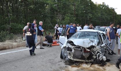 Feci kazada iki otomobil çarpıştı: 1 ölü 5 yaralı