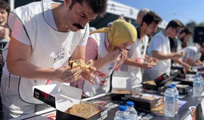 Bursa Gastronomi Festivali'nde "tahanlı pide" yeme yarışması